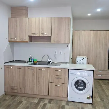 Modern Near Old Town Apartment *